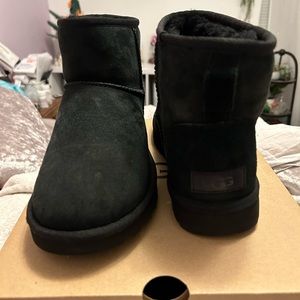Classic Mini Ugg Boots- Black